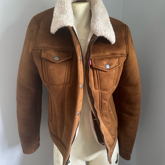 Levi's Women's faux sherling trucker jacket Yellowstone - Picture 2 of 6